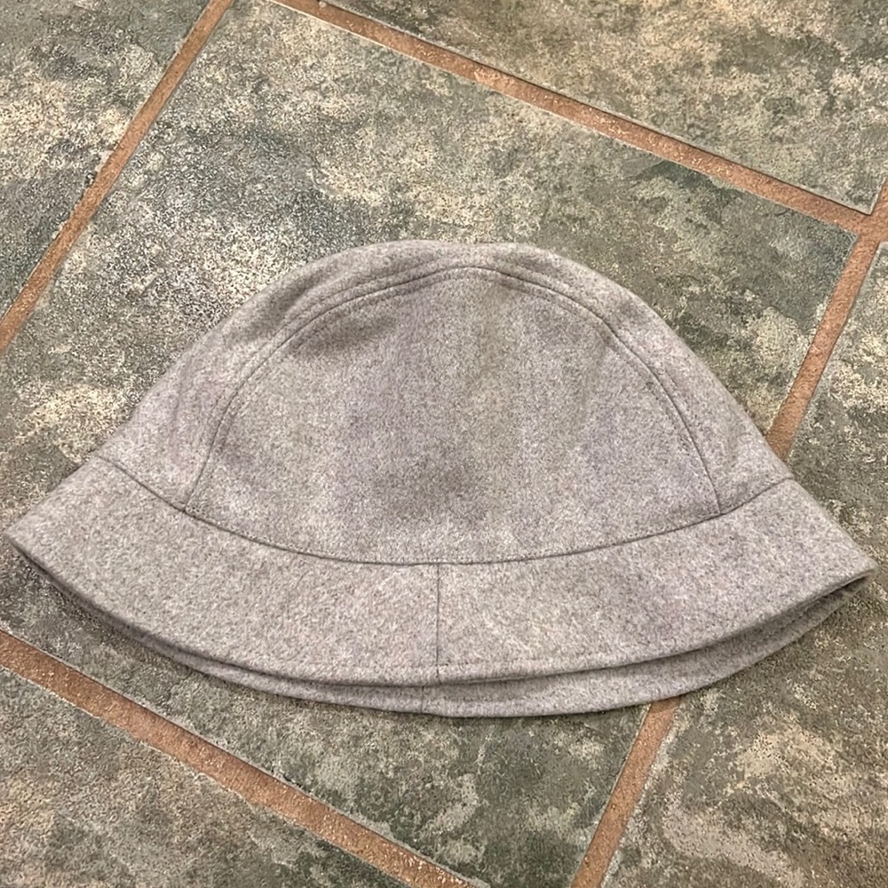 Lands End grey bucket hat